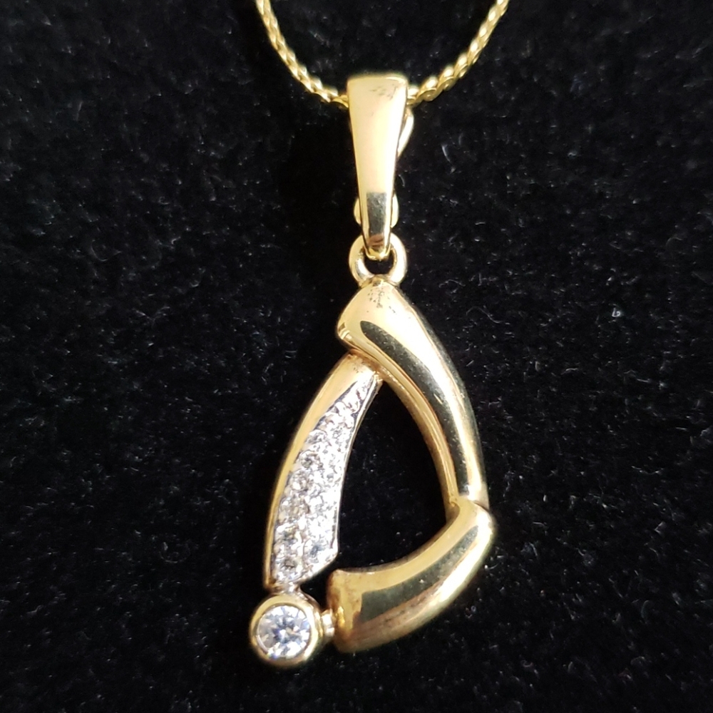 VTG 333er gold pendant/w. diamonds on 333er chain
